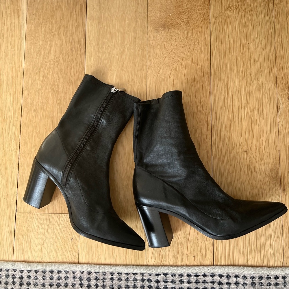 Schutz size 8 leather Amelie boot